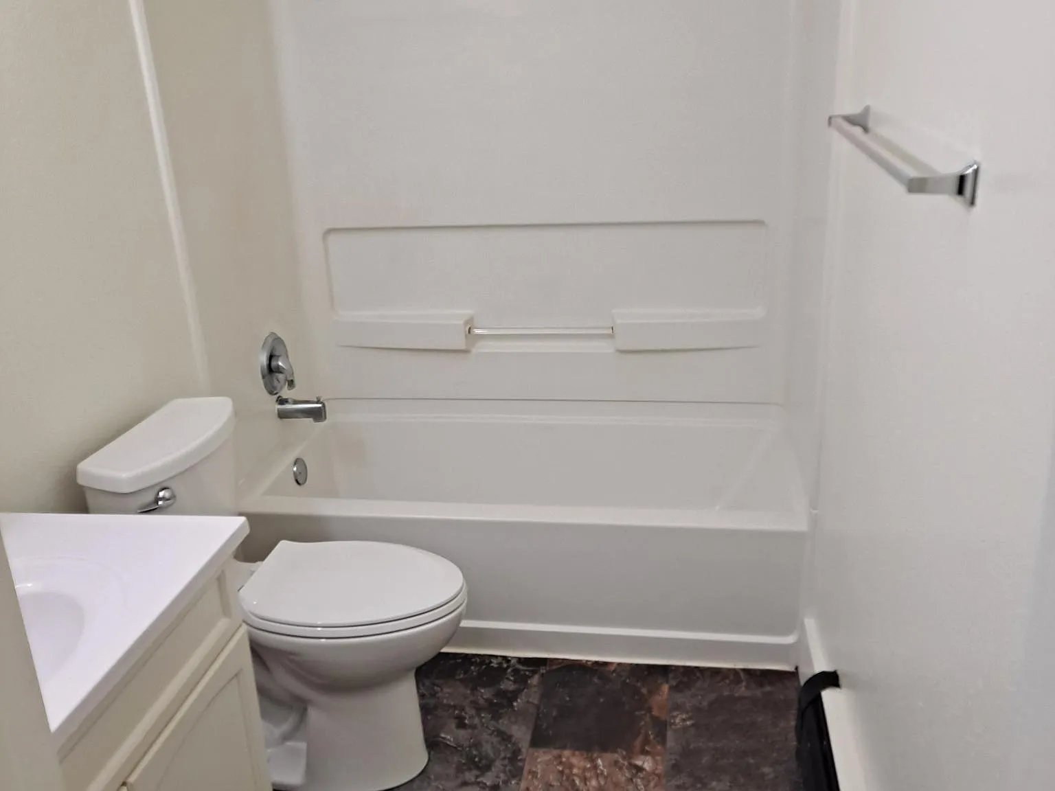 2 bed, 672 sqft, $875 — Photo 4