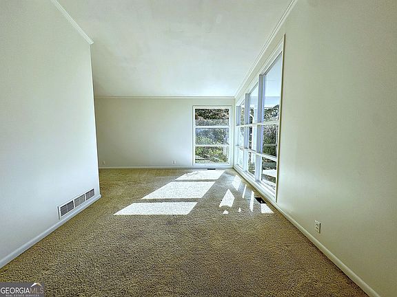 5th image of 136 S Chilton Cres