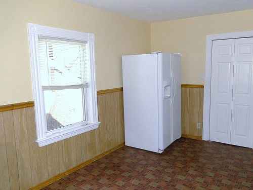 4th image of 140 Hollis Ave