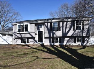 18 Crowley Dr, Old Saybrook, CT 06475