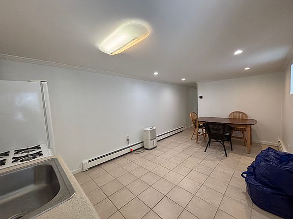 5th image of 19 Minnesota Ave Floor 1
