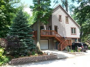 2055 Riverbank Ave NE, Grand Rapids, MI 49525