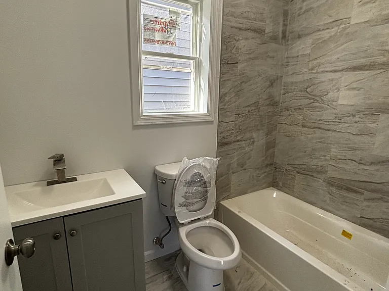 565 E 24th St #202 — Photo 12