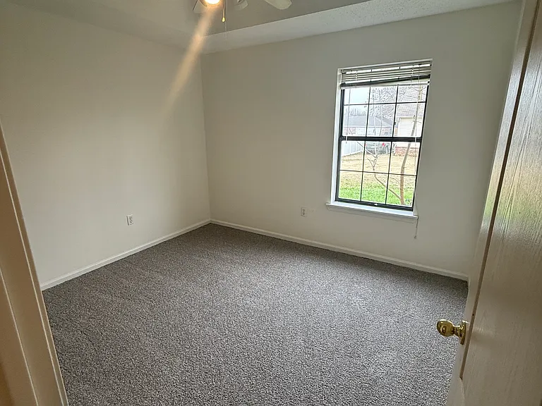 2216 Jonathan Ln — Photo 17