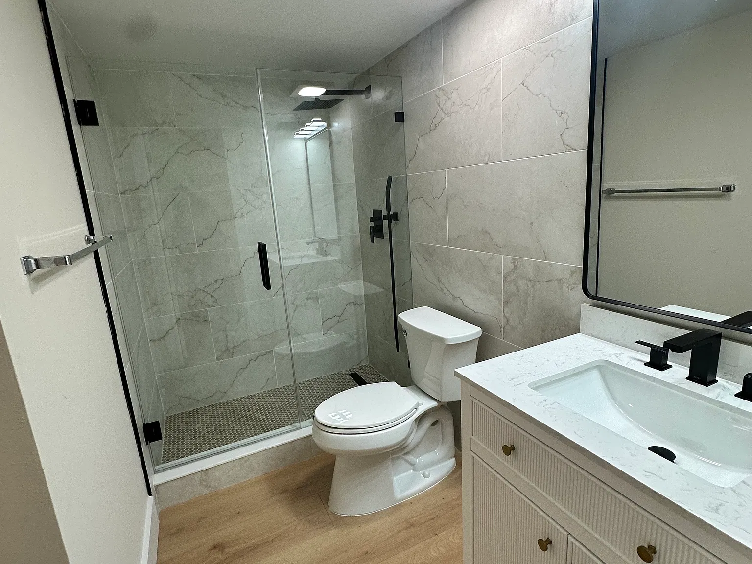 2 bed, 923 sqft, $2,100 — Photo 3