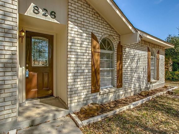 4th image of 826 Pinehill Ln