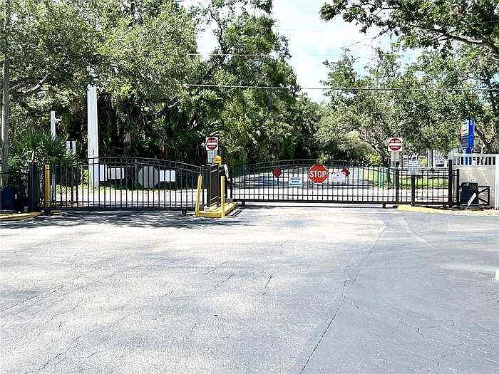 30th Ave W — Photo 31