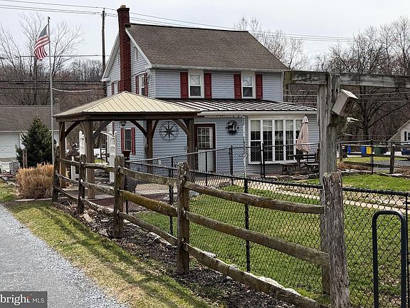 2nd image of 212 E Canal St