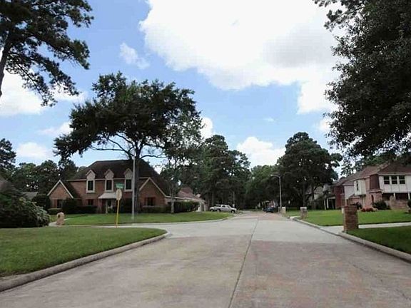 Exterior Neighborhood (street photo)