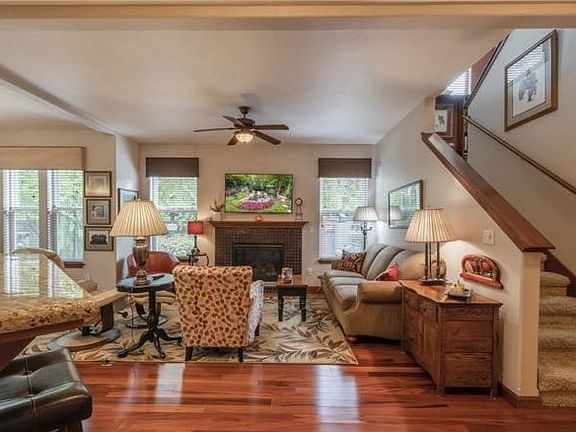4th image of 4520 Natalee Dr SE