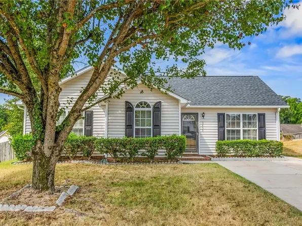 2459 Shadow Valley Rd, High Point, NC 27265