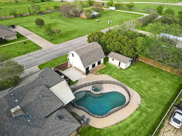 3322 Darby Ln — Photo 88