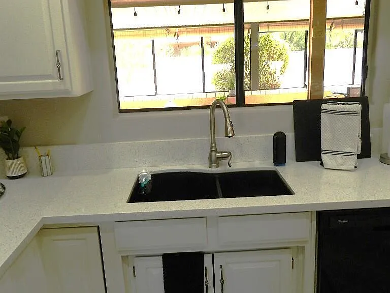13931 W Oak Glen Dr — Photo 3