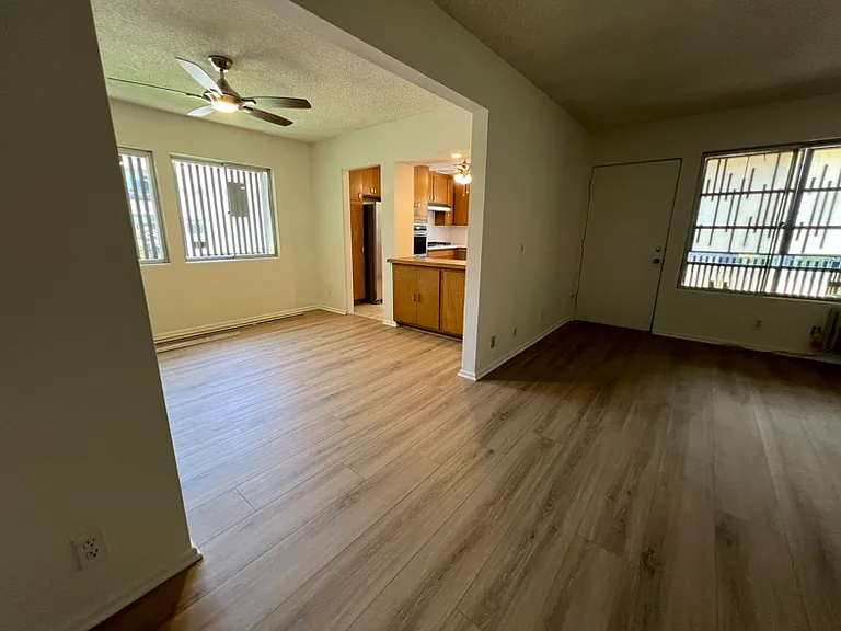 10937 Bloomfield St #4 — Photo 7