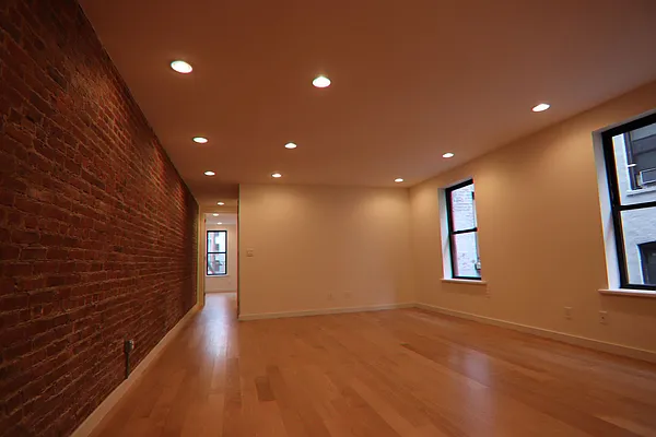 Rented by PMG Real Estate  | media 16