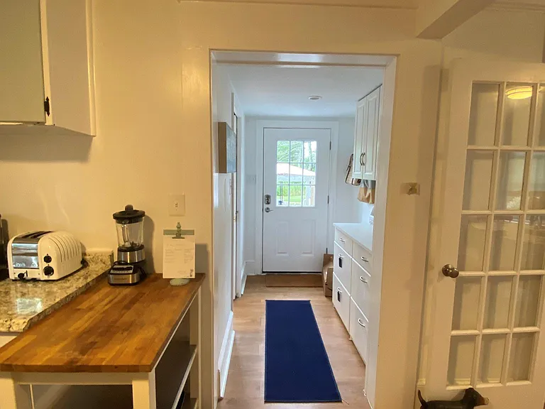 210 Howe St — Photo 14