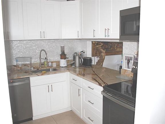 4th image of 2770 Garden Dr S APT 204