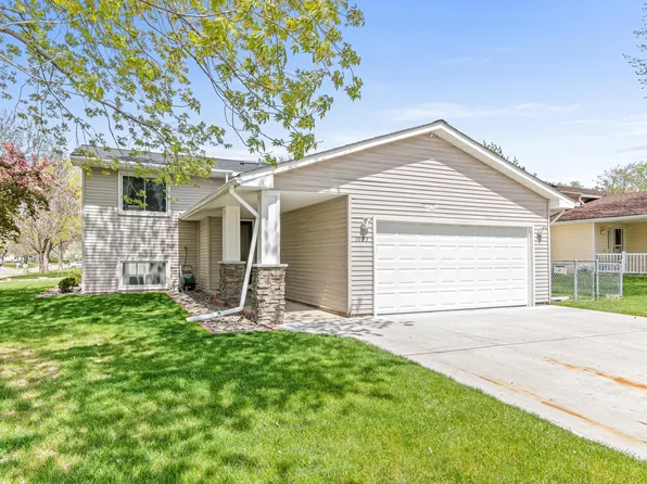 7603 Aldrich Cir N, Brooklyn Park, MN 55444