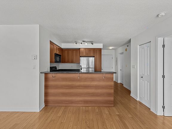 2nd image of 650 Rue Jean #Destraes-1002