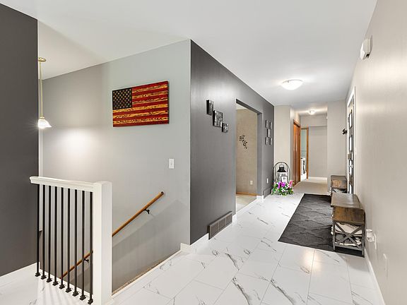 5th image of 211 Sunrise Dr
