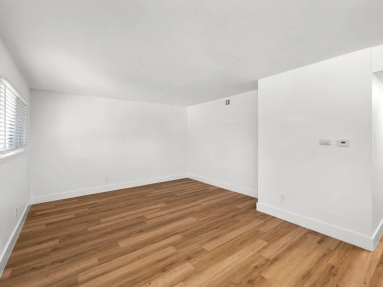 CrestHaus Apartments — Photo 25