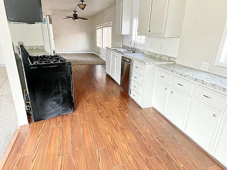 1575 Ravenswood Way — Photo 5