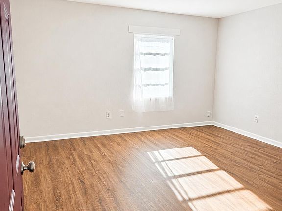 4th image of 2975 PLUM Street