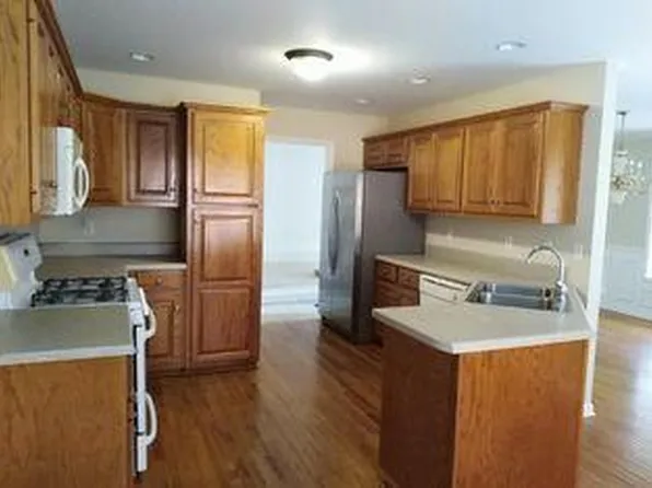 722 Muirfield Cir, Bowling Green, KY 42104