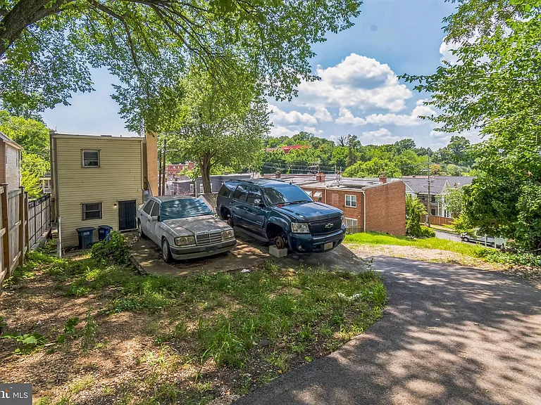 1608 W St SE — Photo 8