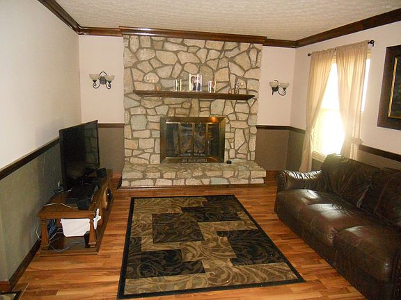 3rd image of 801 Broadview Dr