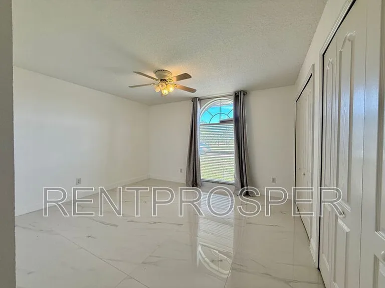 11400 Lovers Ln — Photo 15