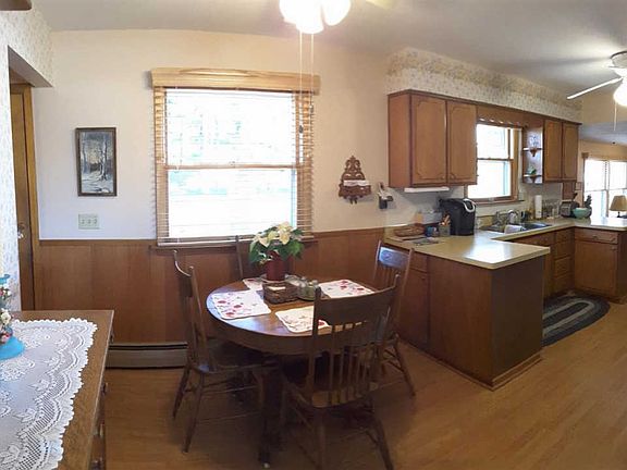 5th image of 310 N Pecatonica St