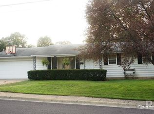 610 Oakwood Ln, Washington, IL 61571