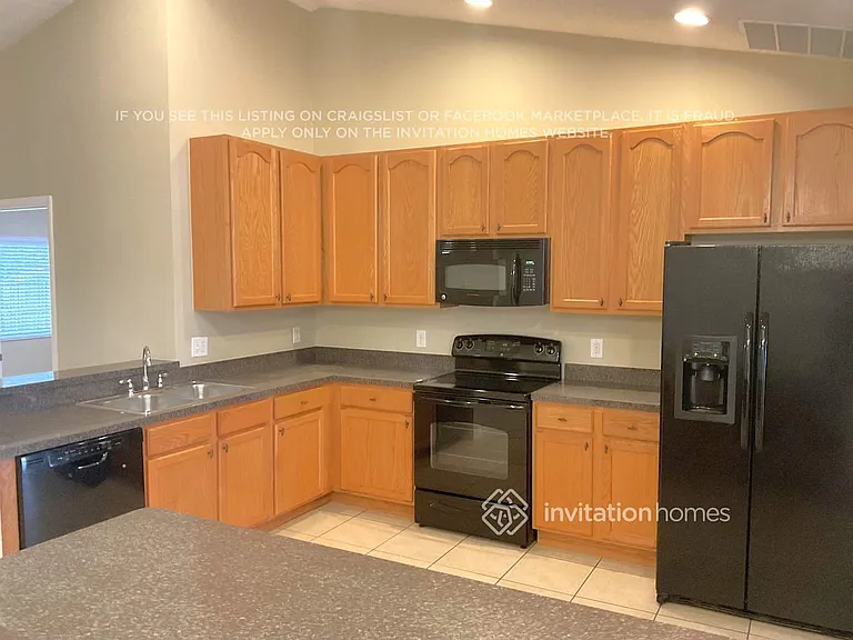 1461 Maple Leaf Ln — Photo 4