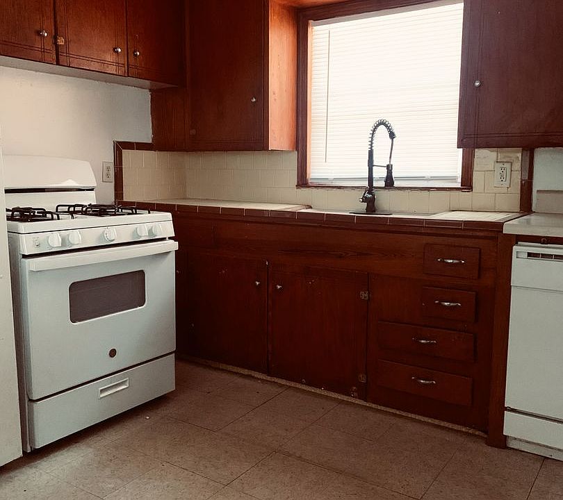 1st image of 225 Day St #1