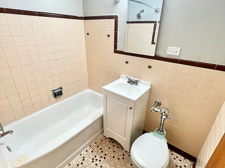 Step into this elegantly designed bathroom that combines vintage charm with modern elegance. Step into this elegantly designed bathroom that combines vintage charm with modern elegance.
