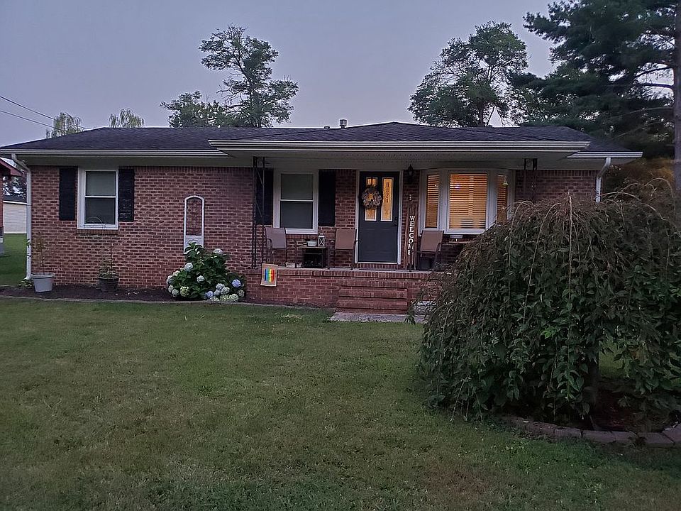 2nd image of 824 Oak St