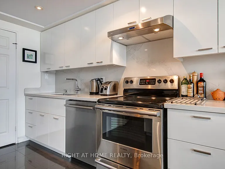 280 Simcoe St #1405 — Photo 15
