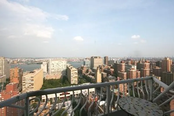 Rented by Corcoran | media 58