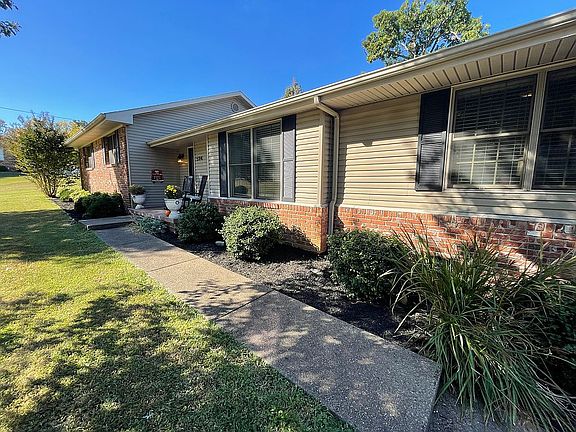 3rd image of 594 Shamrock Dr