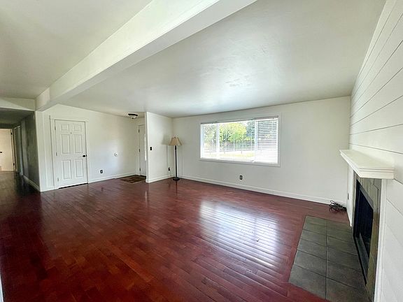4th image of 800 W Franklin Ave