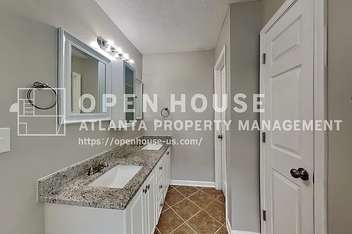 360 Warrenton Dr — Photo 11