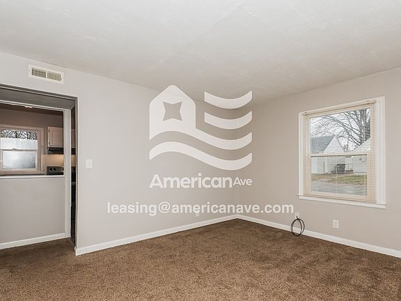 1605413_004_wm_-_living_room_13438772.jpg