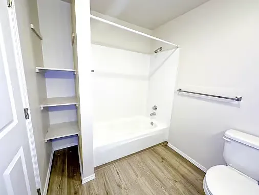 Colby Crest Apartments — Photo 10