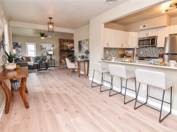 4124 E University Ave, Des Moines, IA 50317