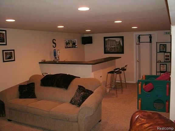 4th image of 4054 Silver Birch Dr