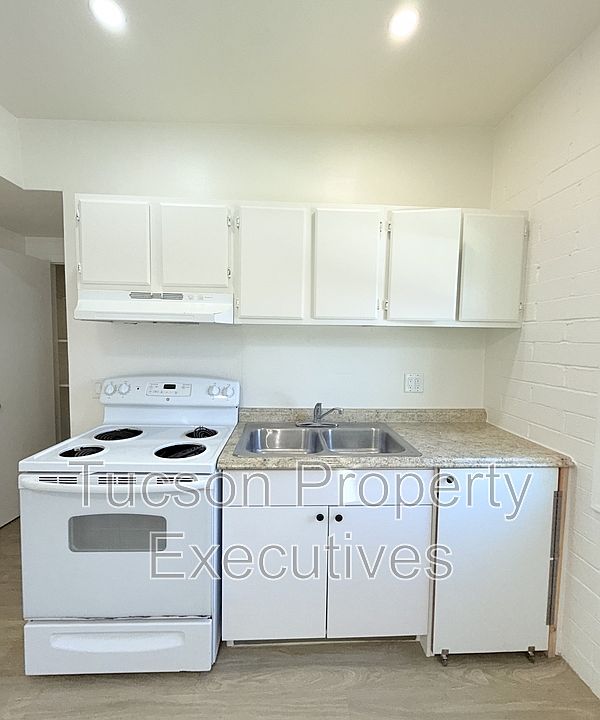 1st image of 2411 S 6th Ave APT 15
