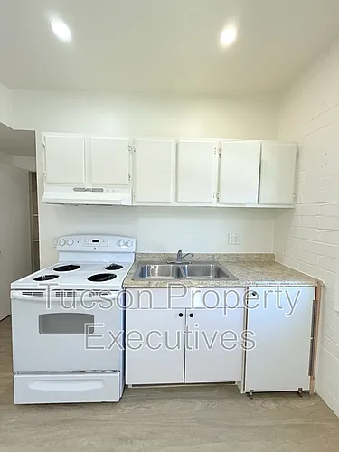 2411 S 6th Ave Photo 1