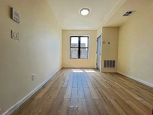 3rd image of 621 Crescent St #3B