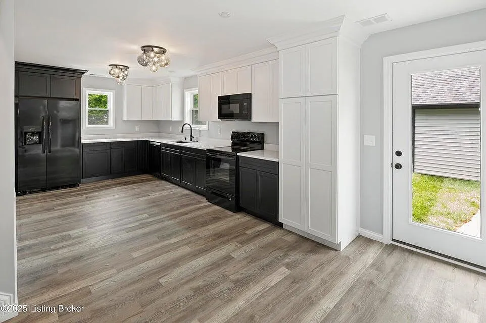 3 bed, 2.5 bath, 1600 sqft, $1,895 — Photo 2